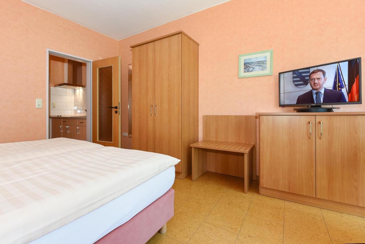 Hotel-Pension Altes Siel เบนซาซิเออ ภายนอก รูปภาพ