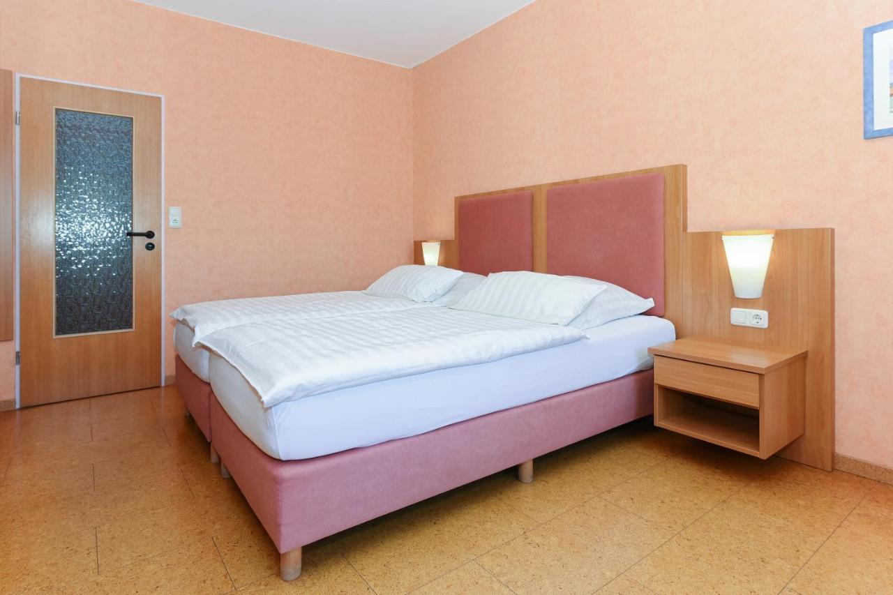 Hotel-Pension Altes Siel เบนซาซิเออ ภายนอก รูปภาพ