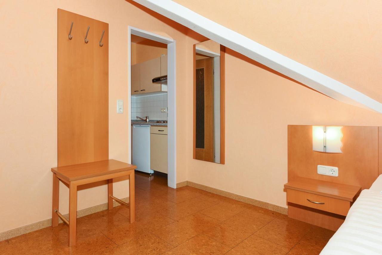 Hotel-Pension Altes Siel เบนซาซิเออ ภายนอก รูปภาพ