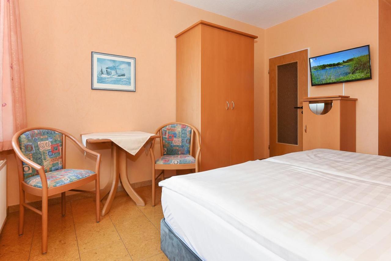 Hotel-Pension Altes Siel เบนซาซิเออ ภายนอก รูปภาพ