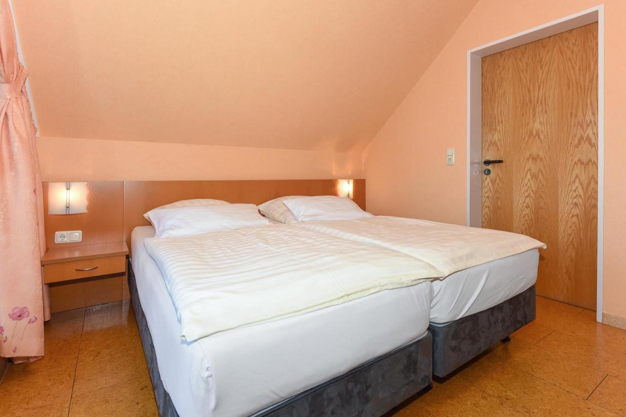 Hotel-Pension Altes Siel เบนซาซิเออ ภายนอก รูปภาพ