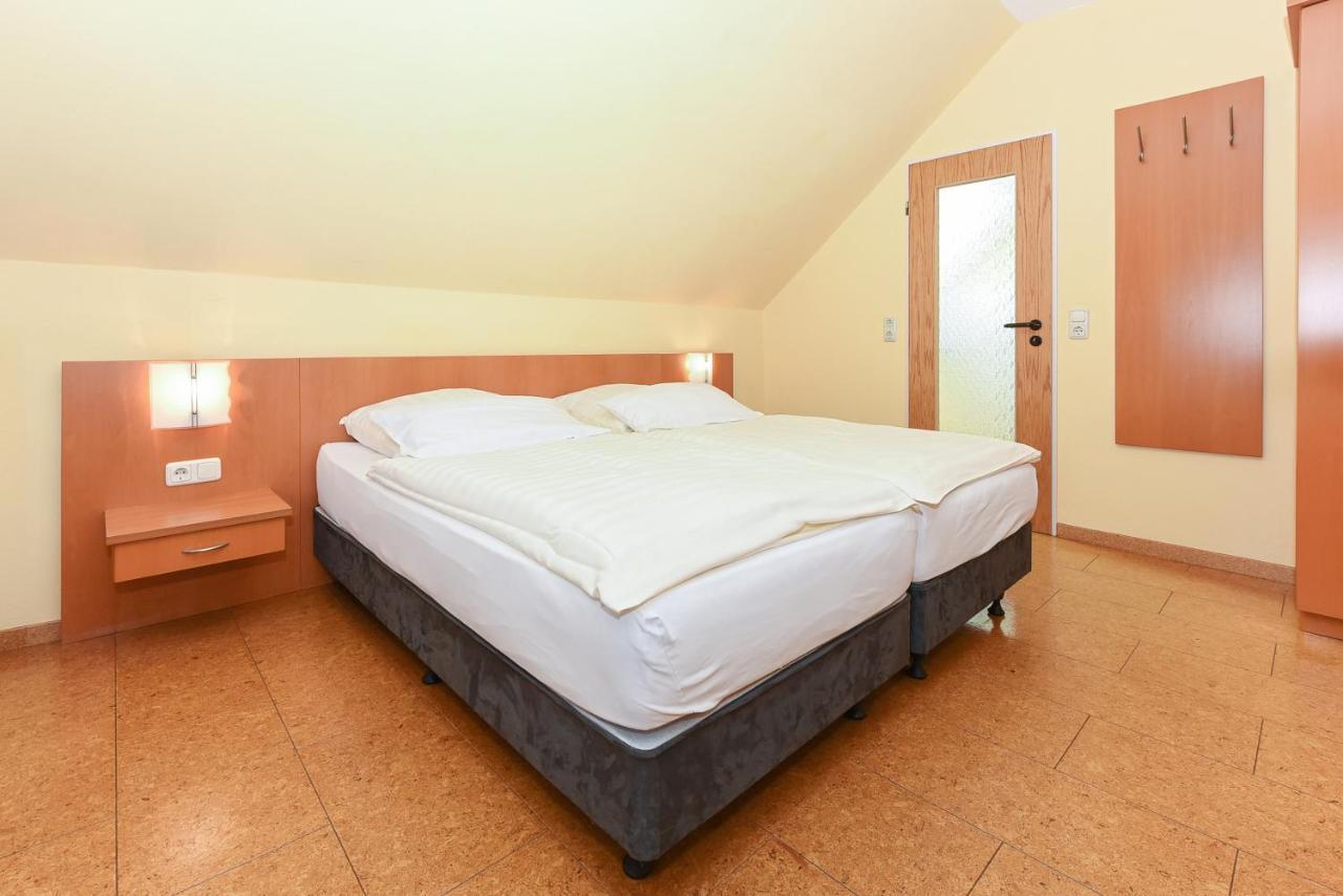 Hotel-Pension Altes Siel เบนซาซิเออ ภายนอก รูปภาพ