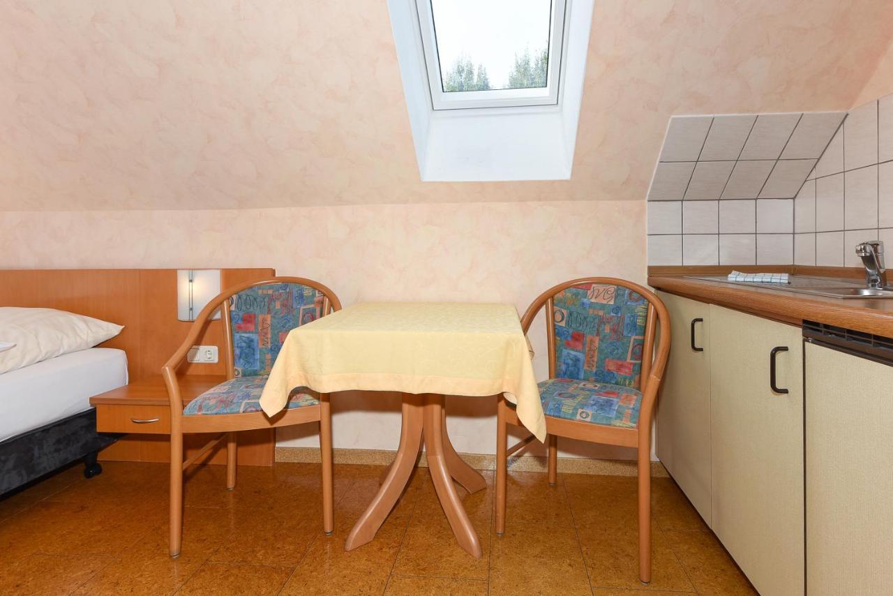 Hotel-Pension Altes Siel เบนซาซิเออ ภายนอก รูปภาพ