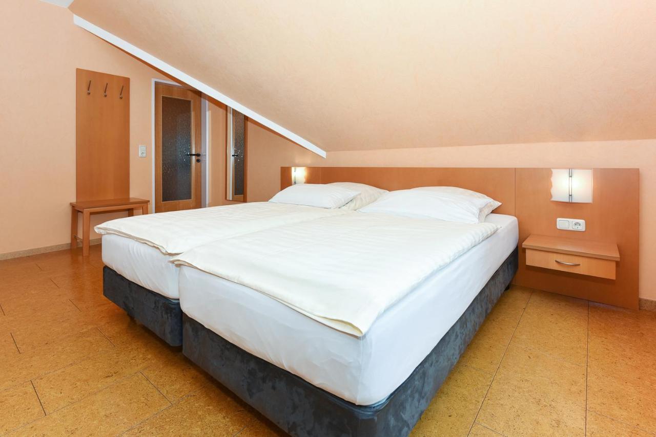 Hotel-Pension Altes Siel เบนซาซิเออ ภายนอก รูปภาพ