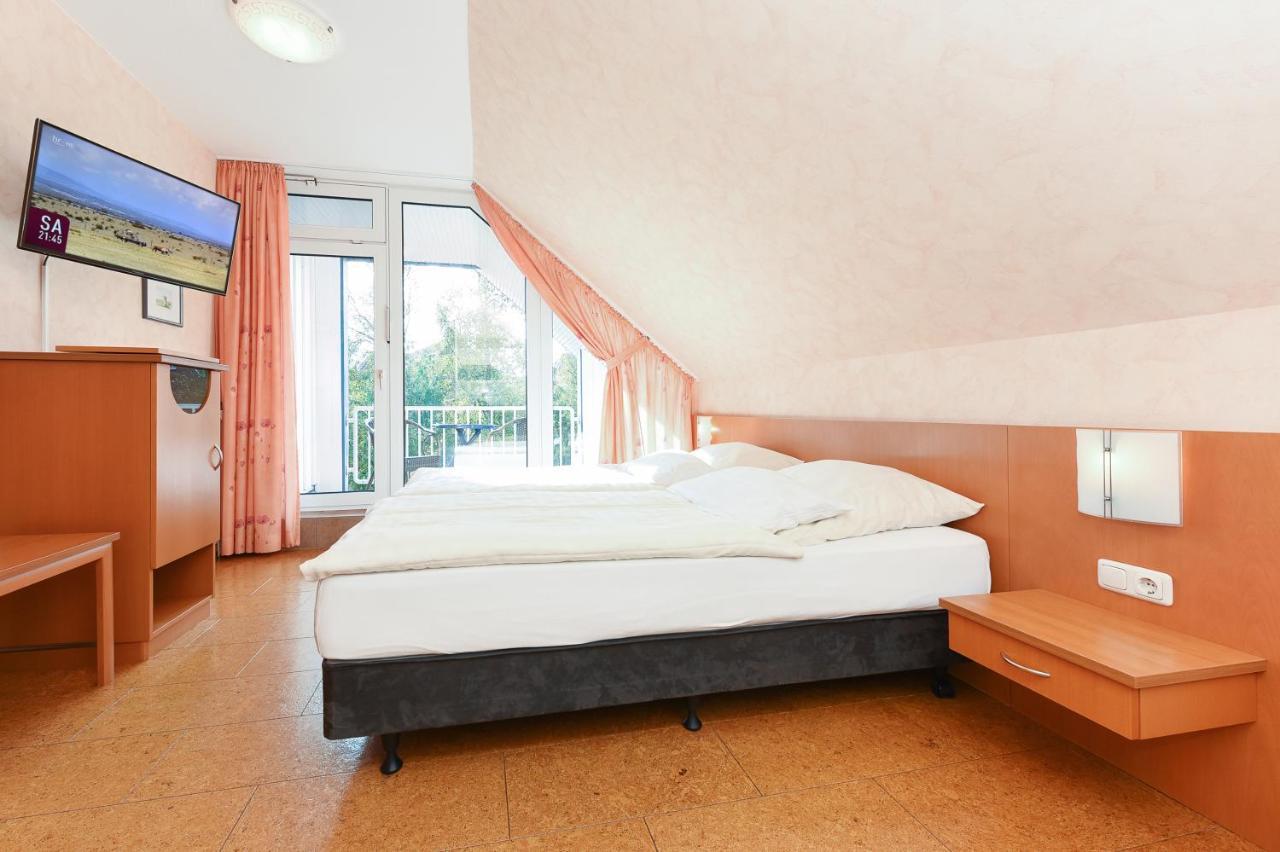 Hotel-Pension Altes Siel เบนซาซิเออ ภายนอก รูปภาพ