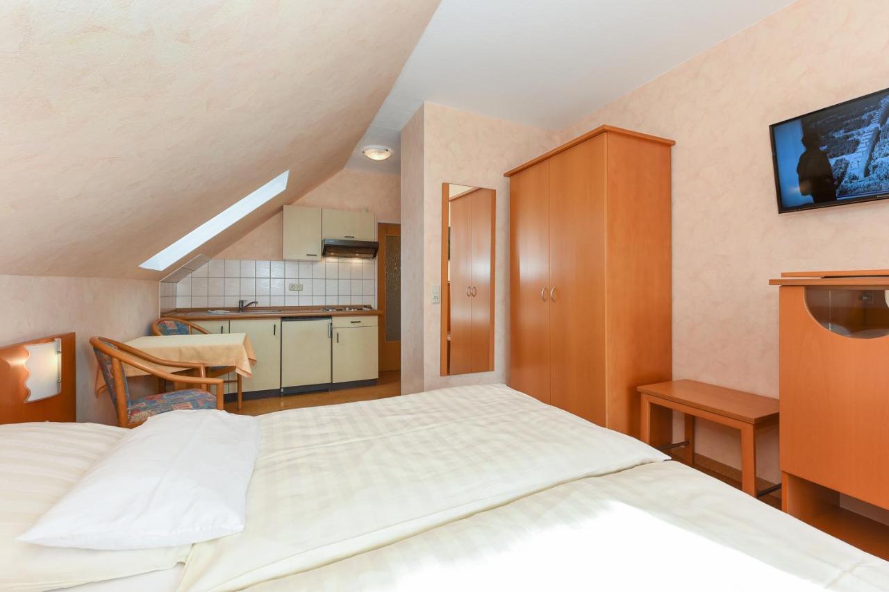 Hotel-Pension Altes Siel เบนซาซิเออ ภายนอก รูปภาพ