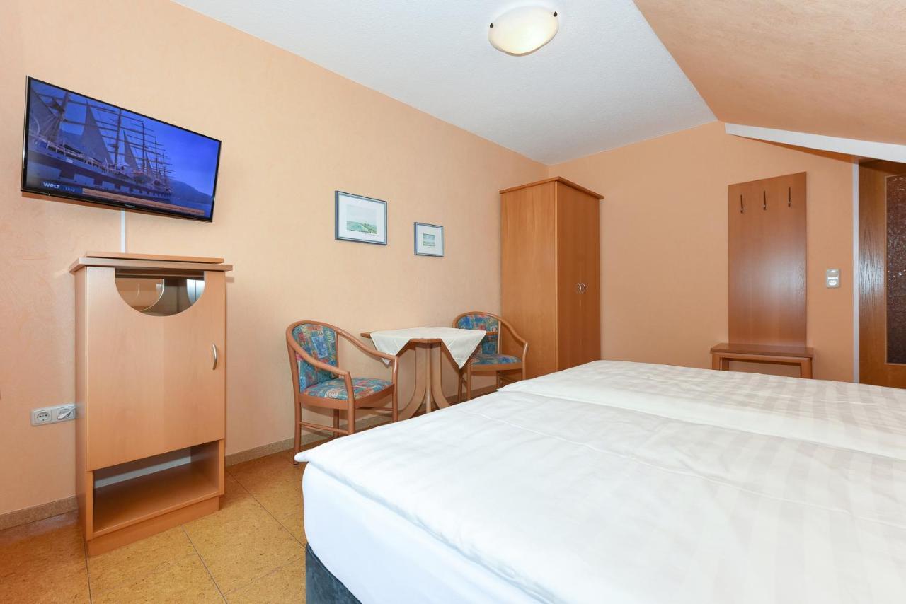 Hotel-Pension Altes Siel เบนซาซิเออ ภายนอก รูปภาพ