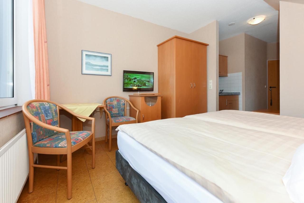 Hotel-Pension Altes Siel เบนซาซิเออ ภายนอก รูปภาพ